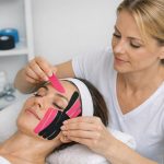 Kinesiotaping estetyczny kurs — jak rozszerzyć ofertę usług i zwiększyć dochody gabinetu